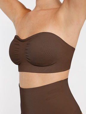 Sujetador sin tirantes Snatched con almohadillas extraíbles y espalda ajustable