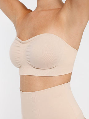 Sujetador sin tirantes Snatched con almohadillas extraíbles y espalda ajustable