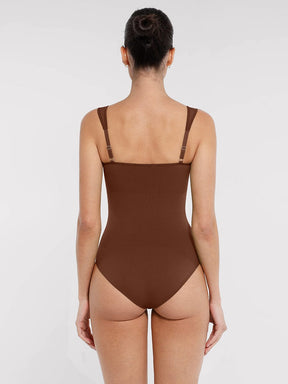 Body de tanga con cuello de diamante y soporte de busto