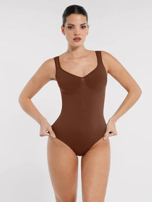 Body de tanga con cuello de diamante y soporte de busto