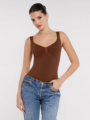 Body de tanga con cuello de diamante y soporte de busto