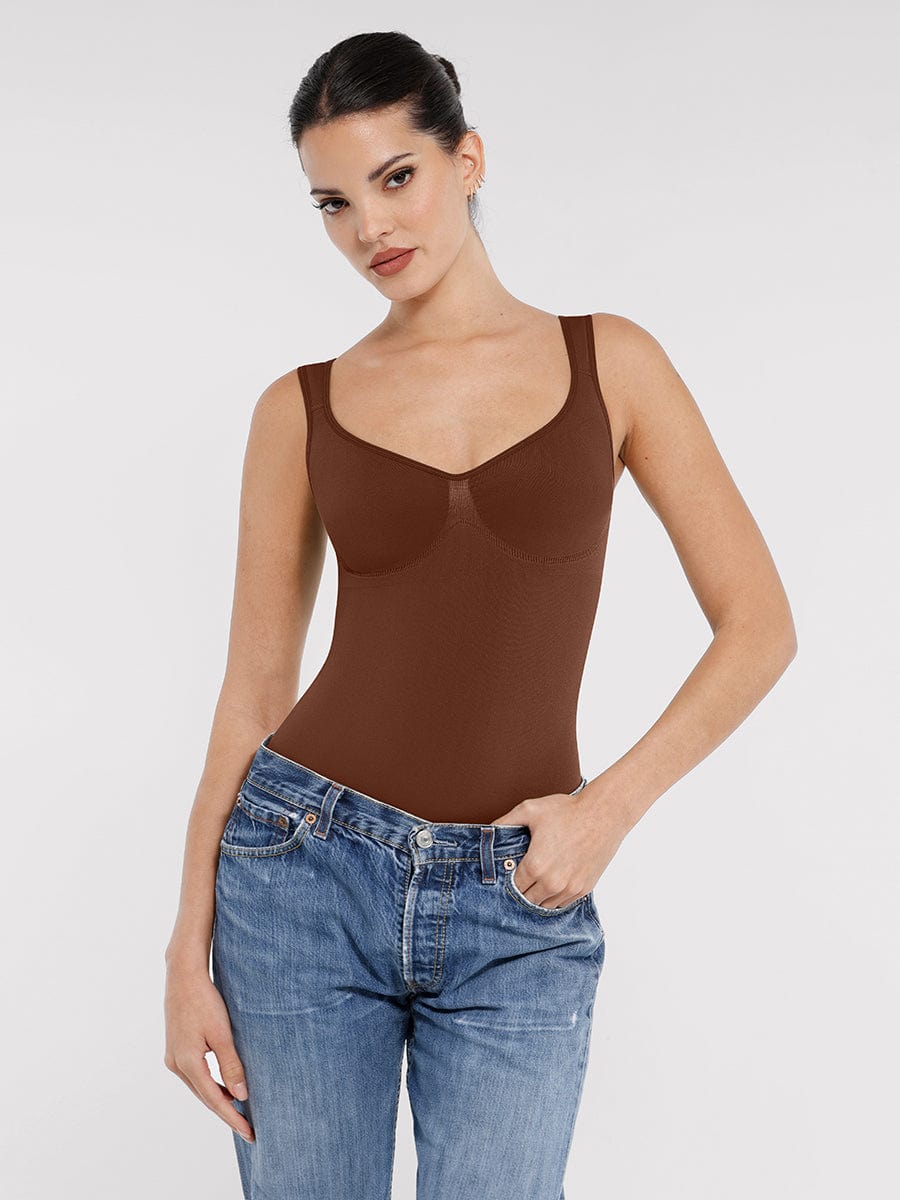Body de tanga con cuello de diamante y soporte de busto