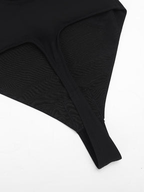 Body de boda con tanga y escote bajo con abertura frontal