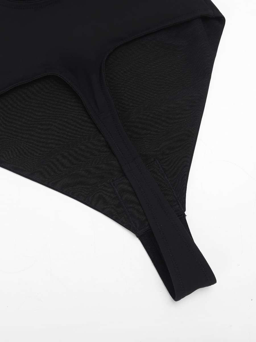 Body de boda con tanga y escote bajo con abertura frontal