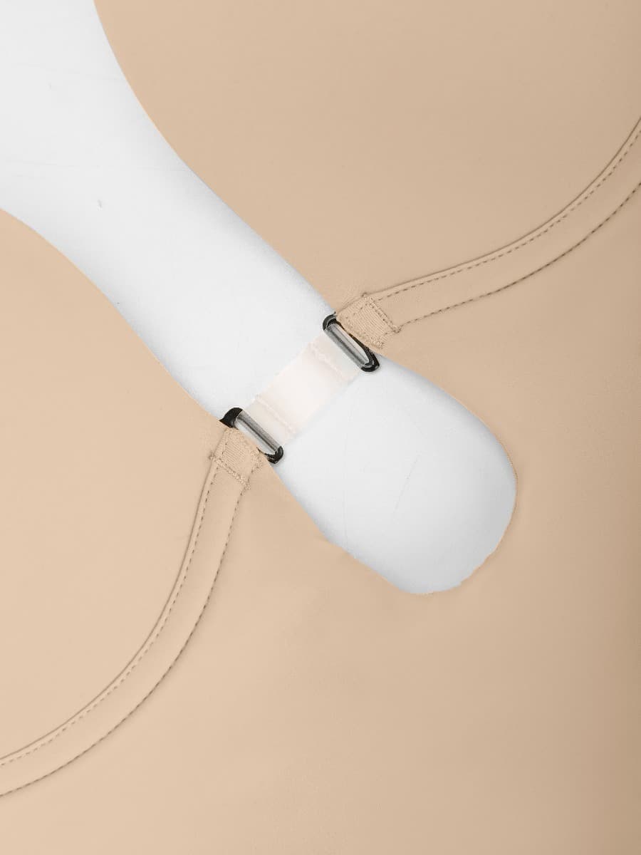 Body de boda con tanga y escote bajo con abertura frontal